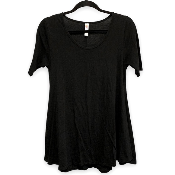 LuLaRoe Tops - LuLaRoe Perfect-T Solid Black Tee